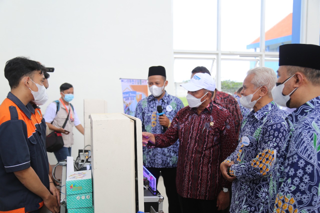 You are currently viewing Kolaborasi SMK dengan Industri: Dalam Menyiapkan Tenaga Kerja