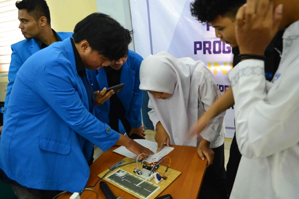 You are currently viewing Inovasi di Bidang Pendidikan Vokasi: Proyek Kreatif Siswa SMK